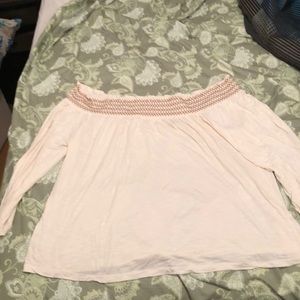 Off-the-shoulders top